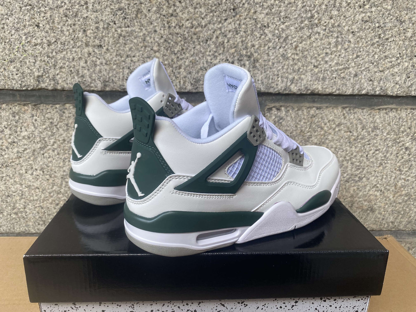 AIR JORDAN 4